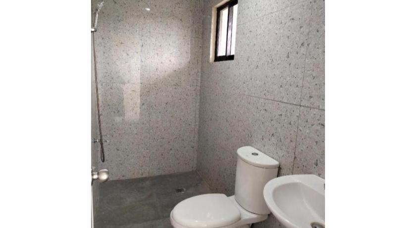 Oyo 800 Ddd Habitat Dormtel Bacolod Hotel Екстериор снимка